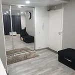 Alexi - Newly Renovated In The Heart Of The Near To Railway Station And Nokia Arena Apartmán *