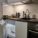 Alexi - Newly Renovated In The Heart Of The Near To Railway Station And Nokia Arena Apartmán *