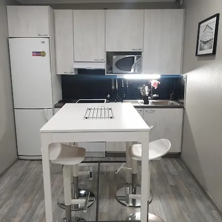 Apartment Alexi Apartments: Renovated Center Near Railway And Arena *