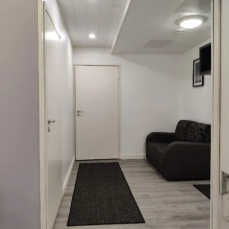 Apartmán Alexi - Newly Renovated In The Heart Of The Near To Railway Station And Nokia Arena