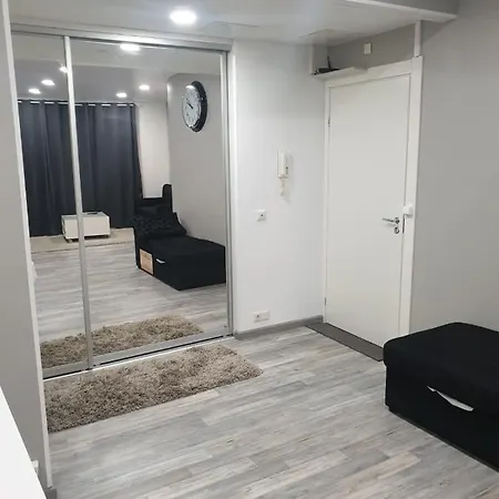 Alexi - Newly Renovated In The Heart Of The Near To Railway Station And Nokia Arena Apartment *